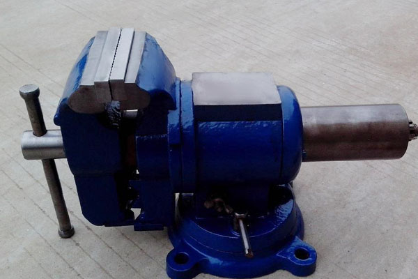 臺虎鉗有幾種不同的分類，使用需要注意什么